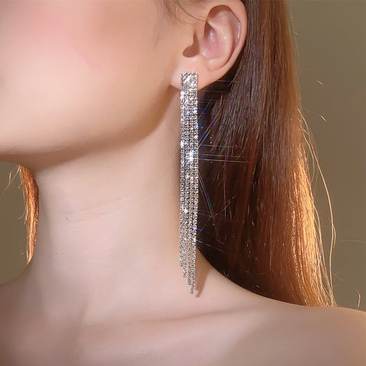 Pendientes colgantes con flecos y diamantes incrustados